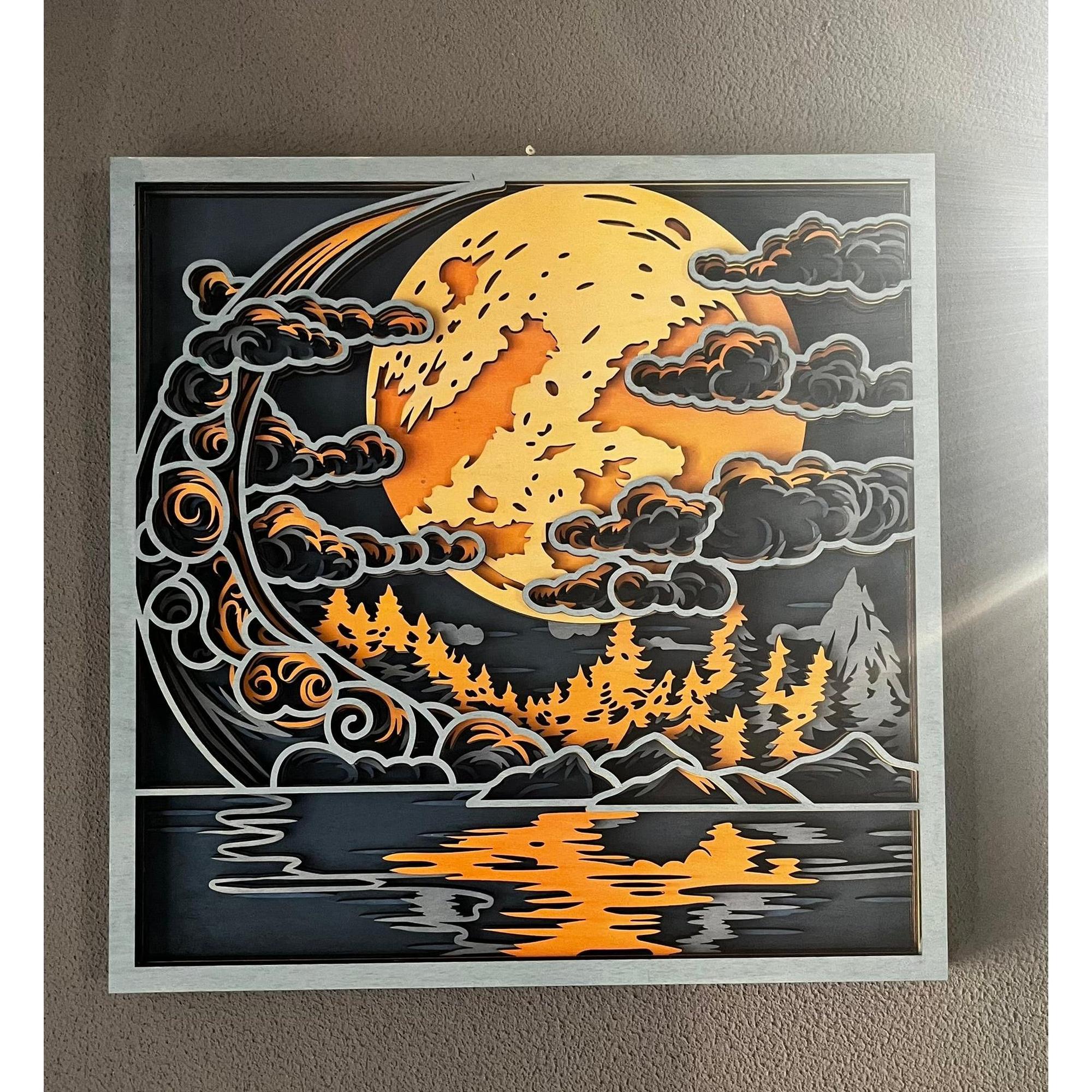 großer Mond auf Wasser